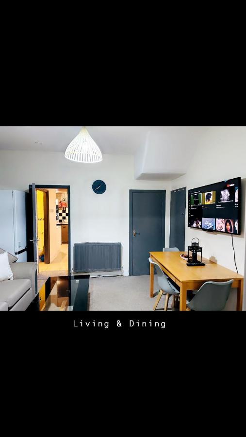2 Bedroom Double Bed In East Londra Esterno foto