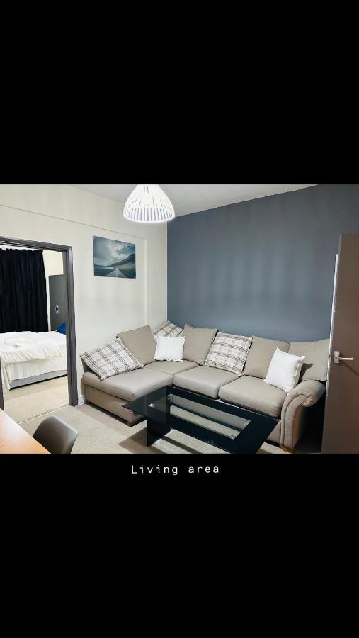 2 Bedroom Double Bed In East Londra Esterno foto